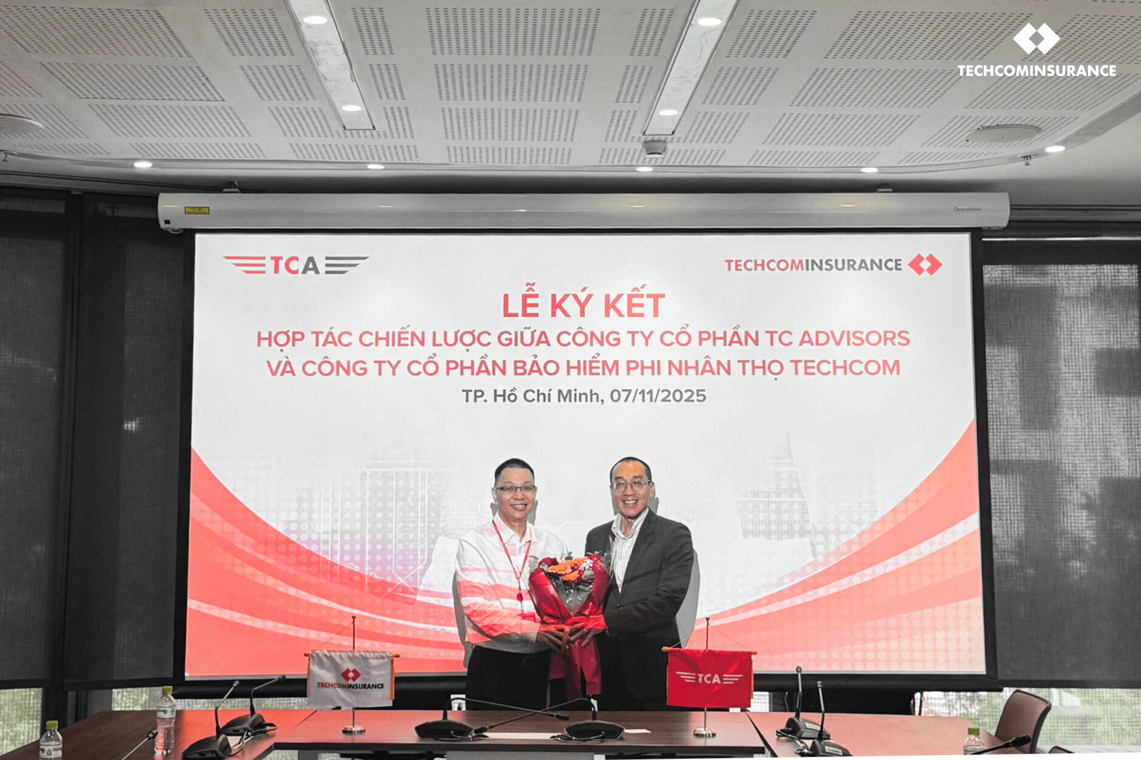 TECHCOM INSURANCE VÀ TCA VIỆT NAM CHÍNH THỨC THIẾT LẬP HỢP TÁC PHÂN PHỐI SẢN PHẨM BẢO HIỂM PHI NHÂN THỌ